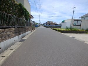 駐車場前の道路